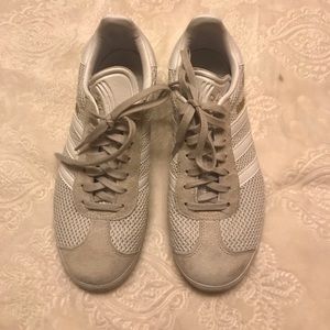 adidas gazelle women’s 7!